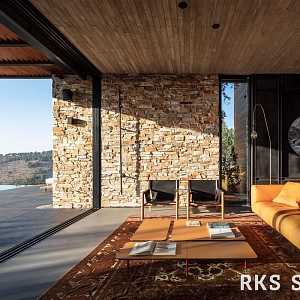 Применение декоративного камня RKS SLATE Кварцит Beige Quartz Country в коридоре