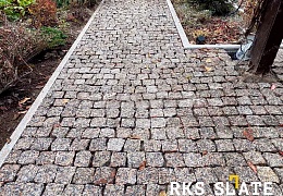 Гранитная брусчатка Южно-Султаевская, колотая 100х100 мм