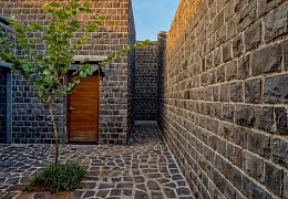 Плитка из базальта (Габбро) Black Basalt Rock 300х150 мм