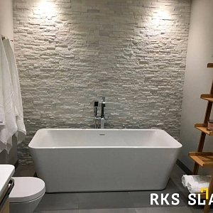 Отделка стен камнем в ванной — 3D панели RKS SLATE Кварцит White Quartz Classic